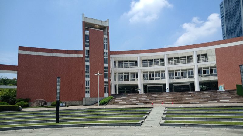 深圳电子元件原厂和贸易商区别